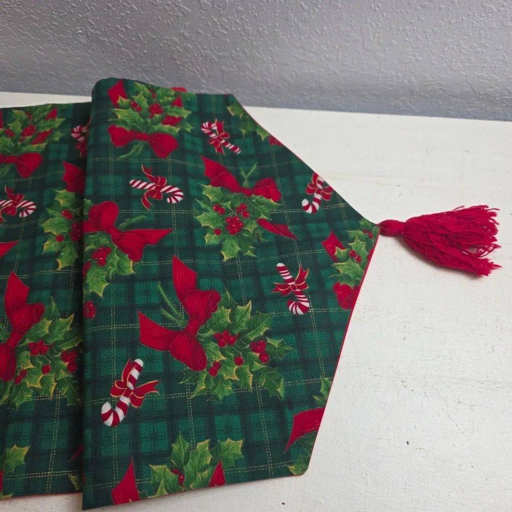 CLEARANCE 💲6️⃣ Christmas Table Runner‎ Holly Candy Cane Plaid Green Red Tassel